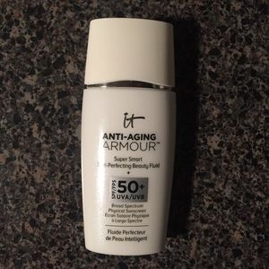 It cosmetics anti aging armour SPF 50